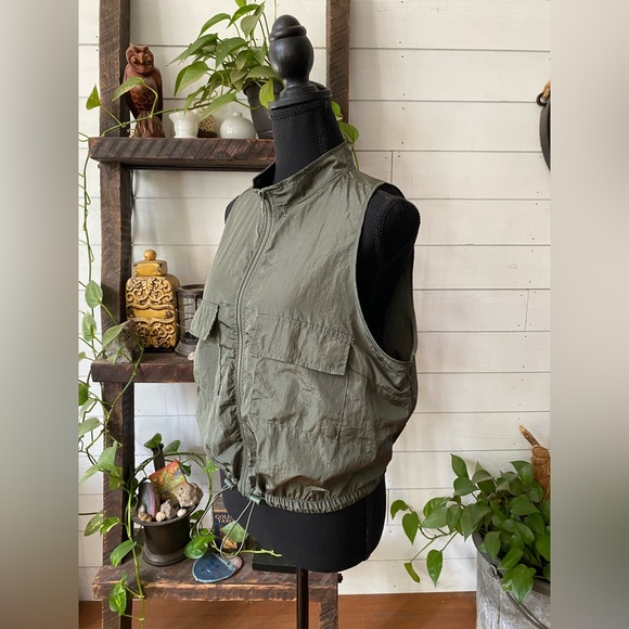 No Boundaries Olive Green Cargo Vest - Picture 7 of 17